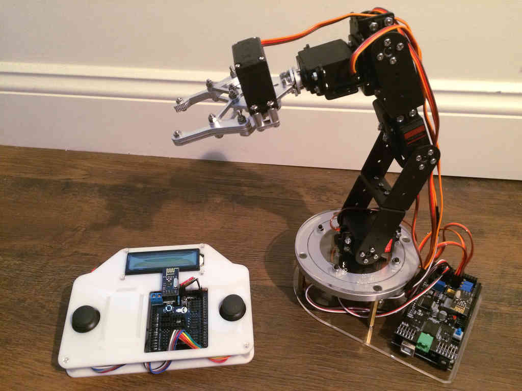 Finished SainSmart 6 servo robot arm on rotatable base with remote controller
