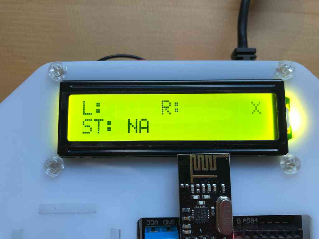 The controller display showing a failed connection to the robot.